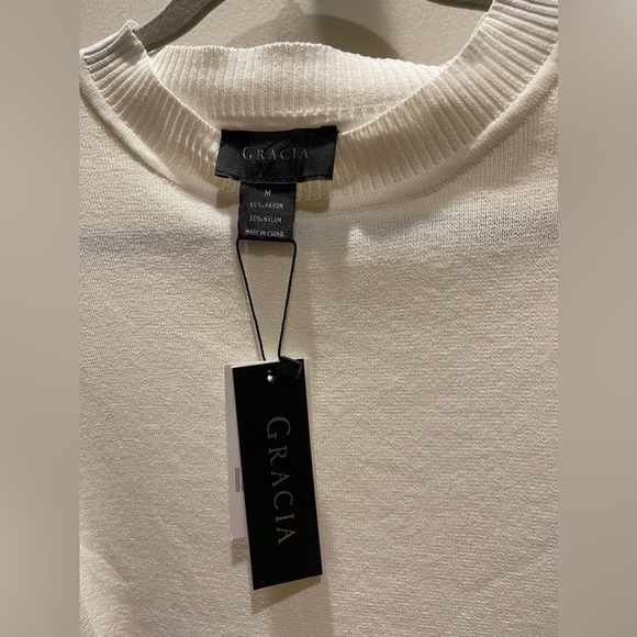 NWT Garcia Top with embroidered Puff Sleeves. - Picture 2 of 5